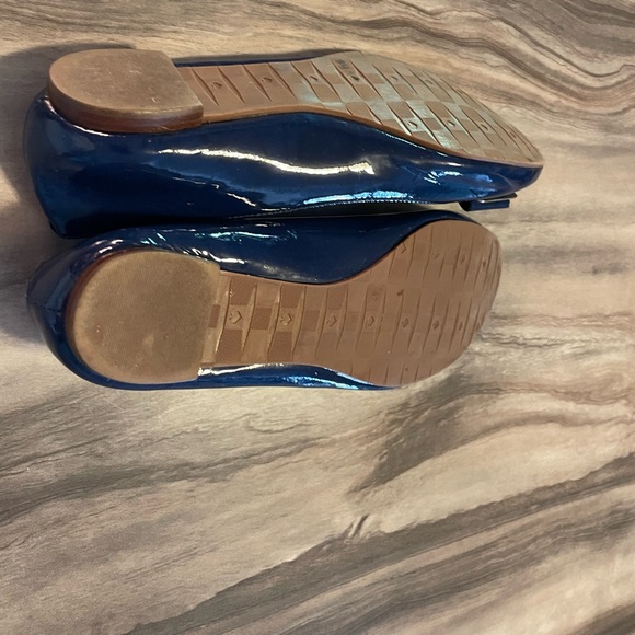 Previously enjoyed Kate Spade Royal Blue flats size 7.5 - Picture 2 of 2